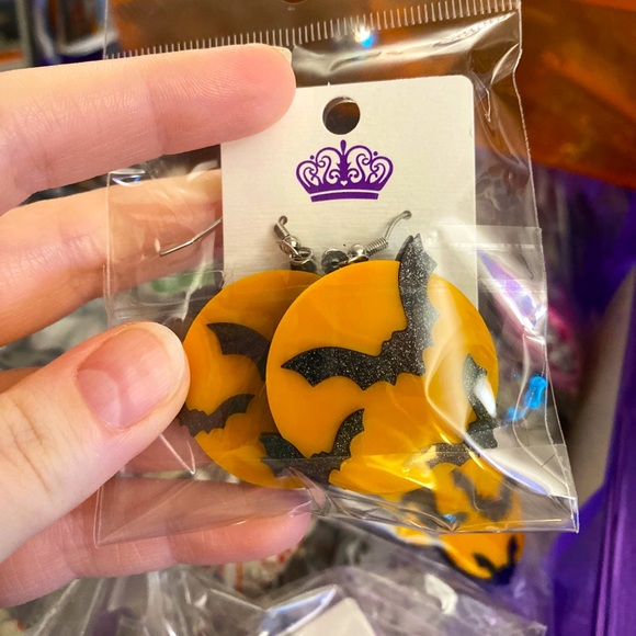 🎃NEW Halloween Bat Earrings - Picture 2 of 2